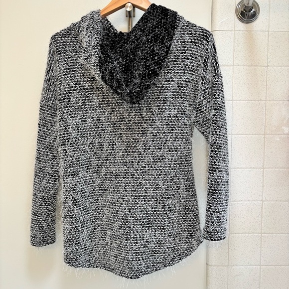 Vintage Boutique Olindas Vancouver Black White Eyelash Fuzzy Sweater Size Medium - Picture 6 of 6